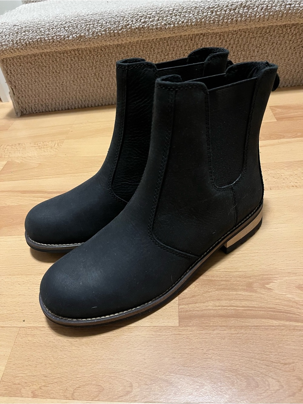Women’s Alma Winter Kodiak Chelsea Boots size 8 -Brand New